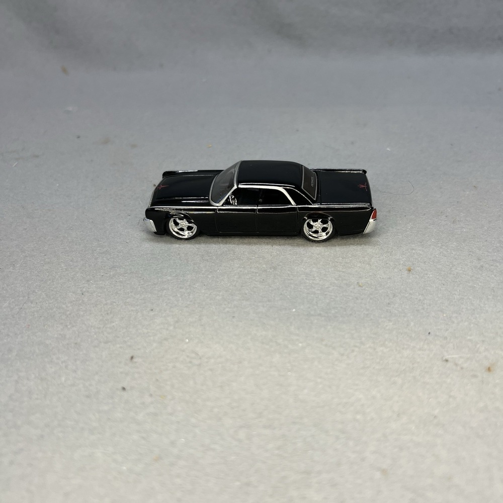 1/64 Jada Toys - 1963 Lincoln Continental die-cast